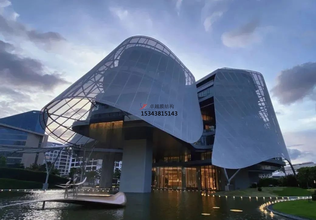 優(yōu)雅而懸浮，PTFE膜結構外立面建筑